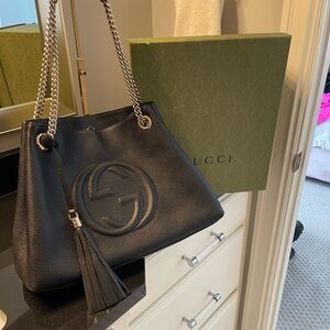 Gucci Black Pebbled Leather Shoulder Bag with Gold Chain